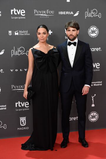 Javier Ausín y Andrea González posan a su llegada a la 10ª edición de los Premios Platino del cine Iberoamericano.