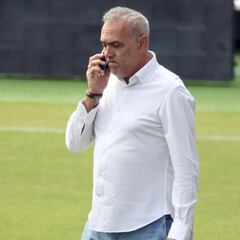 Mario Husillos ya busca pivote y central en el mercado
