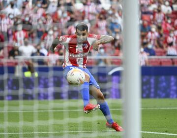 Angel Correa marca el 1-0.