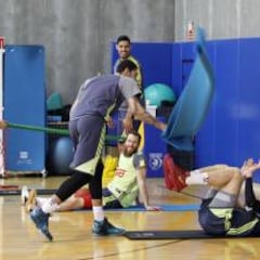 Barcelona y Madrid afrontan hoy el Clásico más incómodo