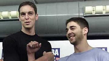 <b>AMISTOSO</B>. Gasol y Navarro, en la presentación del partido amistoso entre los Grizzlies y el Barcelona el próximo 10 de octubre en el Palau Sant Jordi.