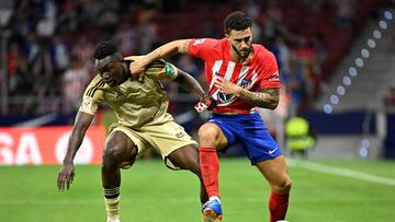 Atletico Madrid's Spanish defender #22 Mario Hermoso vies with Granada's Nigerian forward #29 Samu Omorodion during the Spanish Liga football match between Club Atletico de Madrid and Granada FC at the Wanda Metropolitano stadium in Madrid on August 14, 2023. (Photo by JAVIER SORIANO / AFP)