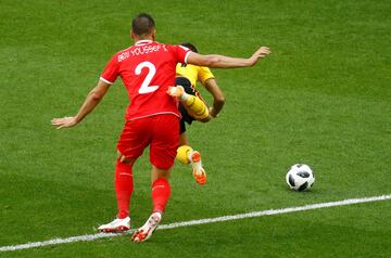 Eden Hazard recibió la falta de Syam Ben Youssef dentro del área. 
El árbtiro, el salvadoreño Juan Zumba, señaló la pena máxima y el propio Hazard se encargo de lanzarlo y así estrenar el marcador.