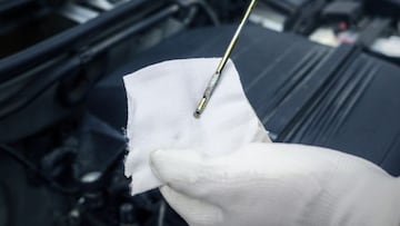 ¿Qué pasa si se pone demasiado aceite al motor del automóvil?