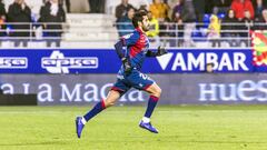 Sastre, durante un partido con el Huesca.