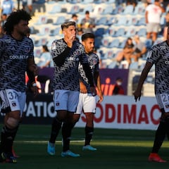 Colo Colo decide sobre el lateral y anuncia a un ex UC como refuerzo