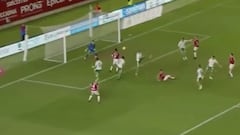 Era gol seguro, pero pasó algo inexplicable: pocas veces se ve algo así