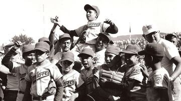 En 1957, el equipo de la liga Industrial de Monterrey logró el campeonato de la Serie Mundial de Pequeñas Ligas, al derrotar 4-0 al conjunto californiano de La Mesa. Fueron el primer equipo que radica fuera de Estados Unidos en ganar la edición. 'Los pequeños gigantes' repitieron al año siguiente, al imponerse 10-1 en la final al equipo de Kankakee, Illinois.