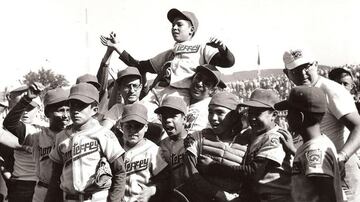 En 1957, el equipo de la liga Industrial de Monterrey logró el campeonato de la Serie Mundial de Pequeñas Ligas, al derrotar 4-0 al conjunto californiano de La Mesa. Fueron el primer equipo que radica fuera de Estados Unidos en ganar la edición. 'Los pequeños gigantes' repitieron al año siguiente, al imponerse 10-1 en la final al equipo de Kankakee, Illinois. 