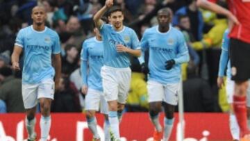 Jesus Navas celebra su gol, el segundo de la victoria del Manchester City contra el Cardiff.