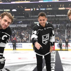 Chicharito drops the puck at LA Kings game on LA Galaxy night
