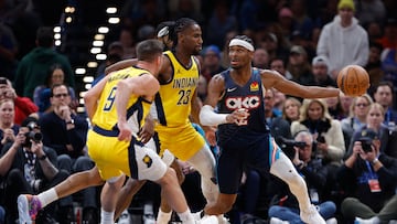 Shai Gilgeous-Alexander, defendido por Aaron Nesmith durante el Thunder-Pacers jugado en Oklahoma City.