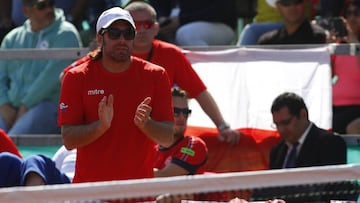 Tenis, Chile v Colombia, Copa Davis 2016.
Nicolas Massu alienta, durante el partido de dobles entre Chile ante Colombia por la segunda ronda del Grupo I Americano de Copa Davis.
Iquique, Chile
17/07/2016.
Alex Díaz Díaz/Photosport.