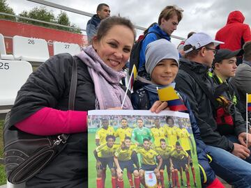 En su mayoría niños y familias rusas, junto a varios colombianos acompañaron a la Selección durante la práctica abierta al público este jueves en el estadio Sviyaga de Kazán. 