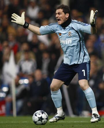 Iker Casillas durante un partido de Champions League contra el Liverpool el 25 de Febrero de 2009