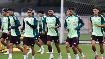 MEX1419. CIUDAD DE MÉXICO (MÉXICO), 08/10/2024.- Jugadores de la selección mexicana de fútbol, participan en un entrenamiento previo al amistoso contra Valencia en el Centro de Alto Rendimiento este martes, en Ciudad de México (México). EFE/Sáshenka Gutiérrez