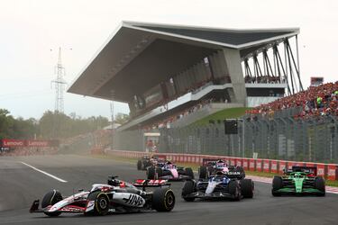 Un grupo de coches durante el Gran Premio. 