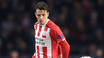 Santiago Arias con el PSV.