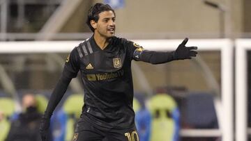 El mexicano sali&oacute; apenas al minuto 16 del duelo ante Vancouver Whitecaps y el t&eacute;cnico de LAFC, coment&oacute; que se le realizar&aacute;n pruebas para determinar la gravedad de su lesi&oacute;n.