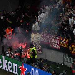 Caos en el Puskas Arena: los tifosi se colaron con trampas