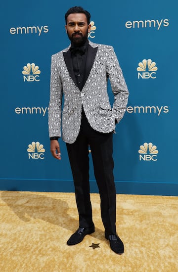 Himesh Patel en la alfombra roja de los Premios Emmy 2022.
