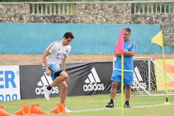 Entrenamiento de algunos jugadores convocados a la Selección Colombia para los partidos ante Venezuela en San Cristóbal y Brasil en Barranquilla por las fechas 15 y 16 de las Eliminatorias rumbo al Mundial de Rusia 2018. En los próximos días estarán llegando los demás futbolistas para integrarse a los trabajos.