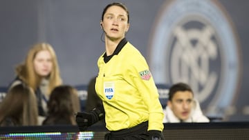 Kathryn Nesbitt forma parte de las seis árbitras designadas para la Copa del Mundo de Qatar 2022