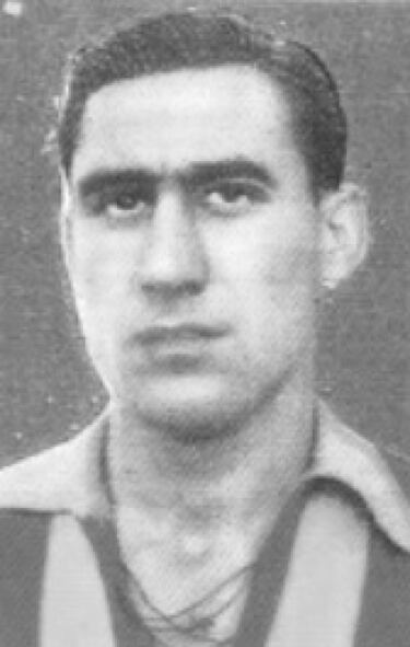 Jugador del Barcelona la temporada 46/47 y del Valladolid las temporadas 48/49 y 49/50.