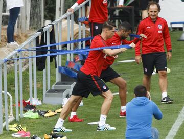 Torres and Augusto put through their paces by Profe Ortega.