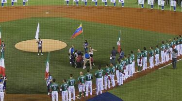 Abanderada de Venezuela se desmaya durante ceremonia del WBC2017