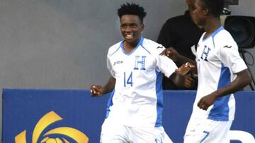 Carlos Mejia durante un partido de la selecci&oacute;n de Honduras Sub-17.