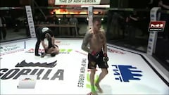 Lluvia de críticas al árbitro por no parar antes este salvaje combate... ¡acabó a los 30"!