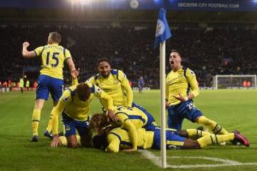 Los jugadores del Everton celebran el gol de Lukaku, el definitivo 0-2 ante el Leicester.