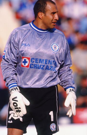 El ‘Conejo’ también presume la Copa México de 1996 y dos Campeonatos de Concacaf en 1996 y 1997 durante su tiempo con el Cruz Azul en el Estadi Azul.