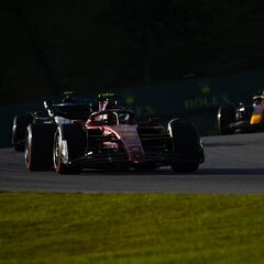 Russell y Sainz tumban a Verstappen y el fuego amigo, a Alonso