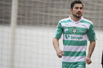Ibañez surgió como una promesa importante de la cantera del Atlas, pero las lesiones evitaron que mostrará su calidad sobre el terreno de juego, situación que se repitió con Santos Laguna. Busca recuperar el tiempo perdido en el Ascenso con el Atlético San Luis.