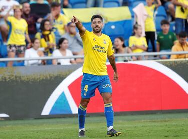 El lateral diestro amarillo estaba en el momento justo para rematar un balón a puerta, tras el fallo del portero del Eibar. Además de sumar trabajo defensivo, Suárez demostró que puede aportar acierto ofensivo.