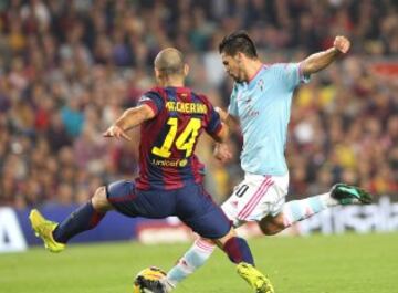 Javier Mascherano disputa un balón con Nolito.