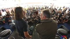 Un millar de refugiados sirios siguen el Clásico en Salónica