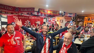 Sergio, presidente de la peña atlética de Valladolid en el aniversario celebrado en la sede, el bar Corresponsal.