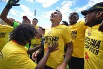 Barcelona de Guayaquil - El elenco amarillo se alzó como el mejor elenco de su país tras ganar el torneo de primera división. Rompió una sequía de cuatro años sin celebraciones a nivel nacional.