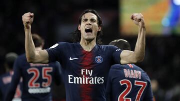 Paris (France), 24/11/2018.- Paris Saint Germain's Edinson Cavani (C) reacts after score during the French Ligue 1 soccer match between Paris Saint-Germain (PSG) and Toulouse (TFC) in Paris, France, 24 November 2018. (Francia) EFE/EPA/CHRISTOPHE PETI