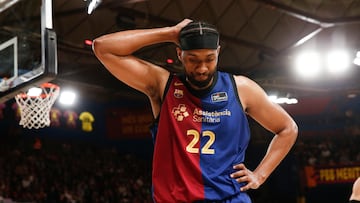 BARCELONA, 17/11/2024.- El ala-pívot norteamericano del Barça Jabari Ali Parker durante el partido de la jornada 8 de la Liga Endesa que Barça y Valencia Basket disputan este domingo en el Palau Blaugrana, en Barcelona. EFE/Quique García