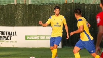 Martín Calderón debuta con el Cádiz CF en un partido de pretemporada con la UD Almería.