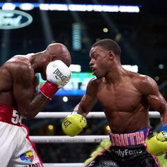 Spence beats Ugás to clinch third welterweight belt