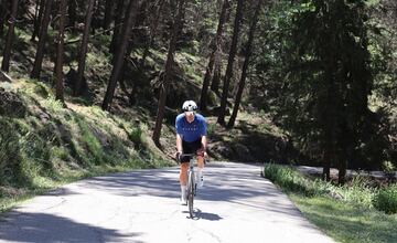 El viento puede ser un factor importante en el puerto, como desgrana Momparler: Es una subida de fuerza y velocidad. Si pega de culo, se subirá muy rápido. Lo normal sería montar en la bici plato pequeño con mucho desarrollo atrás.