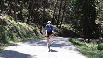 El viento puede ser un factor importante en el puerto, como desgrana Momparler: Es una subida de fuerza y velocidad. Si pega de culo, se subirá muy rápido. Lo normal sería montar en la bici plato pequeño con mucho desarrollo atrás.