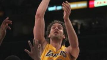 Pau volvió a sus números ante los Wizards.