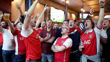 Soccer Football -  Europa League Final - Arsenal fans watching the Europa League Final in the Twelve Pins Pub, Finsbury Park, London - London, Britain - May 29, 2019 REUTERS/Peter Cziborra