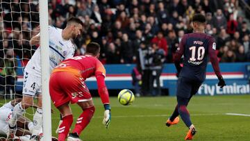 El gol de Neymar que le está dando la vuelta al mundo